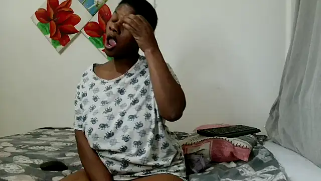 CrunchyxxSexy online show from September 22, 2025, 7:05 pm