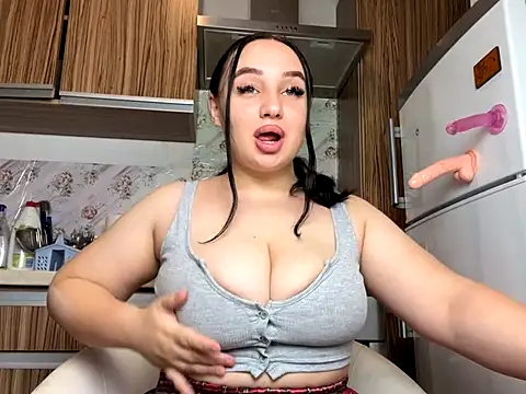 Snapshot of curvybombb chatting on October 8, 2025, 4:26 pm curvybombb online show from October 8, 2025, 4:26 pm