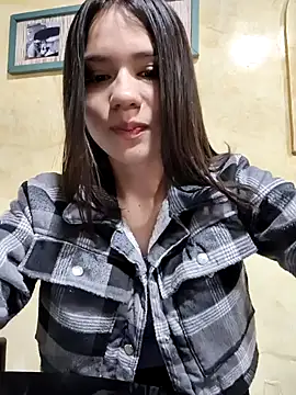 CHARLOTTE  05 online show from September 10, 2025, 12:27 pm