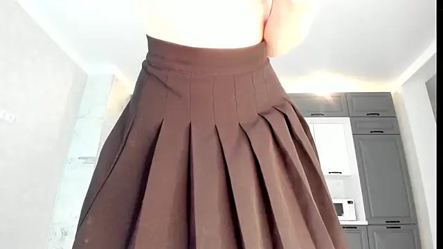 MollyDollz online show from December 16, 2025, 1:49 pm