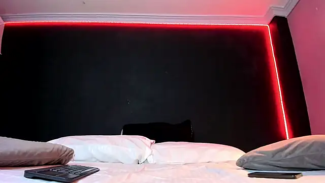 Boss Domiinator online show from April 12, 2026, 11:37 am