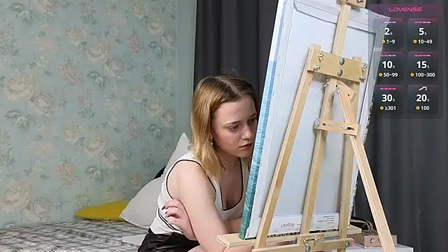 HollieCollelo online show from November 7, 2025, 3:17 am