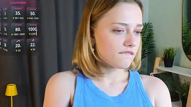 HollieCollelo online show from November 13, 2025, 3:16 am