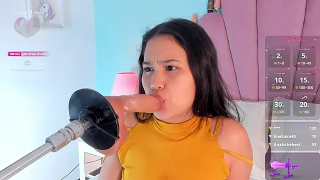 emma clarke  online show from October 24, 2025, 4:03 pm