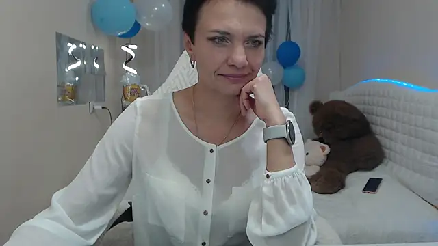 AvaSaturnian online show from September 28, 2025, 12:10 pm