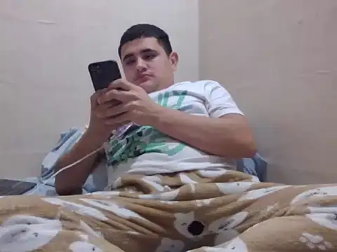 Snapshot of whitsblack chatting on September 12, 2025, 11:26 pm whitsblack online show from September 12, 2025, 11:26 pm