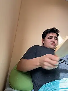 Snapshot of whitsblack chatting on November 17, 2025, 8:36 pm whitsblack online show from November 17, 2025, 8:36 pm