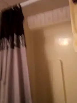 Snapshot of moneybaggtj chatting on November 29, 2025, 4:32 pm moneybaggtj online show from November 29, 2025, 4:32 pm