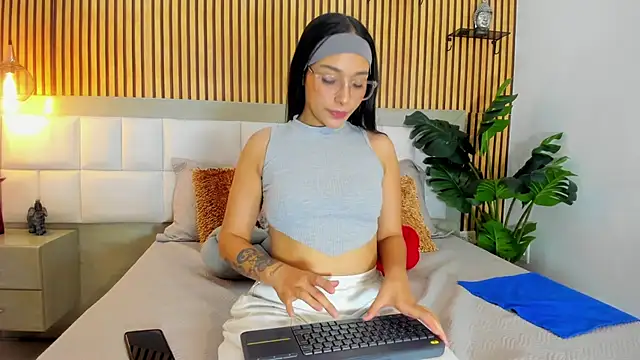 Roseaurora online show from October 2, 2025, 12:23 pm