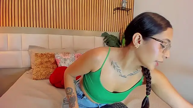 Roseaurora online show from October 8, 2025, 12:36 pm