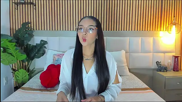 Roseaurora online show from February 21, 2026, 12:39 pm