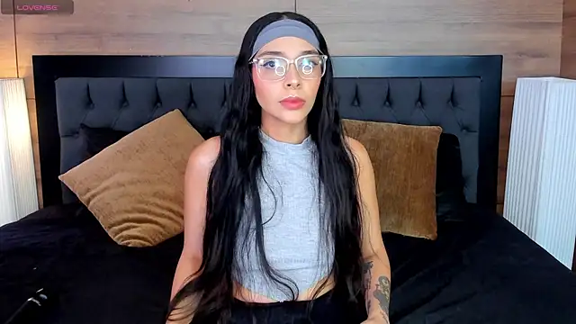 Roseaurora online show from March 25, 2026, 11:49 am