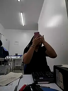 Madisson-04  online show from October 4, 2025, 12:25 pm