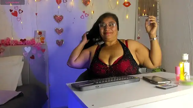 Snapshot of milf_latinn chatting on September 17, 2025, 2:41 pm milf latinn online show from September 17, 2025, 2:41 pm