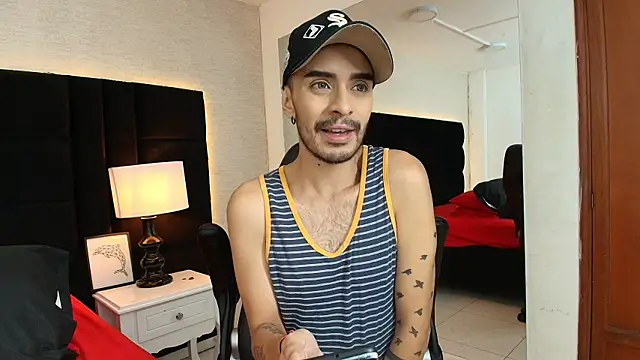 Snapshot of HairyDiamond_ chatting on September 14, 2025, 7:35 pm HairyDiamond  online show from September 14, 2025, 7:35 pm