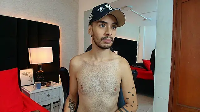 Snapshot of HairyDiamond_ chatting on September 15, 2025, 5:24 pm HairyDiamond  online show from September 15, 2025, 5:24 pm