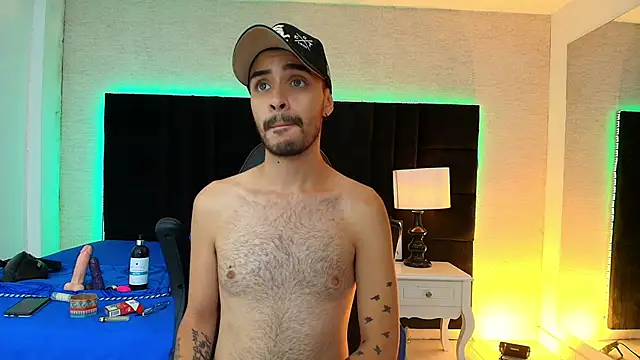 Snapshot of HairyDiamond_ chatting on September 17, 2025, 3:24 pm HairyDiamond  online show from September 17, 2025, 3:24 pm