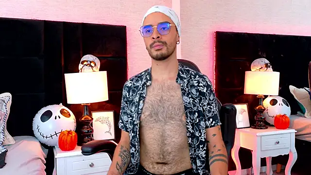 Snapshot of HairyDiamond_ chatting on October 16, 2025, 4:13 am HairyDiamond  online show from October 16, 2025, 4:13 am