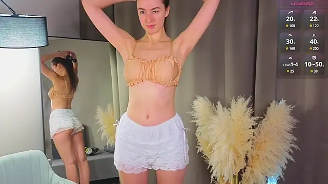 VincenzaGarigliano online show from October 6, 2025, 1:58 am