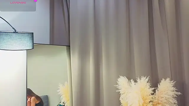 VincenzaGarigliano online show from October 7, 2025, 1:03 am