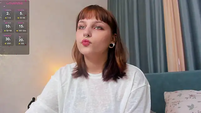 Snapshot of LeslieThomass chatting on October 24, 2025, 8:11 am LeslieThomass online show from October 24, 2025, 8:11 am