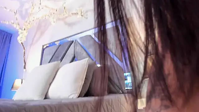 jasmincollin  online show from October 7, 2025, 2:09 am