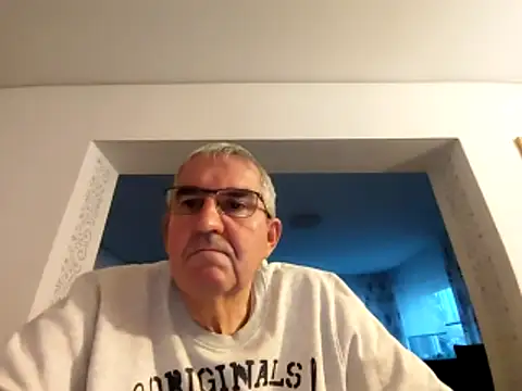 Oldmenhot66 online show from October 15, 2025, 4:29 pm