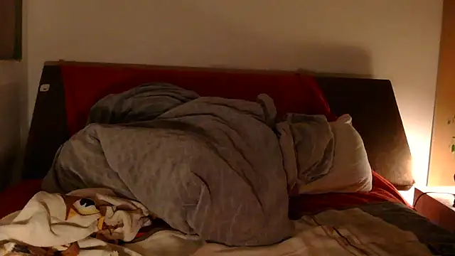 EdelHolz91 online show from April 6, 2026, 2:53 am