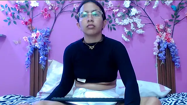 skinnysofia18 online show from January 15, 2026, 1:26 pm