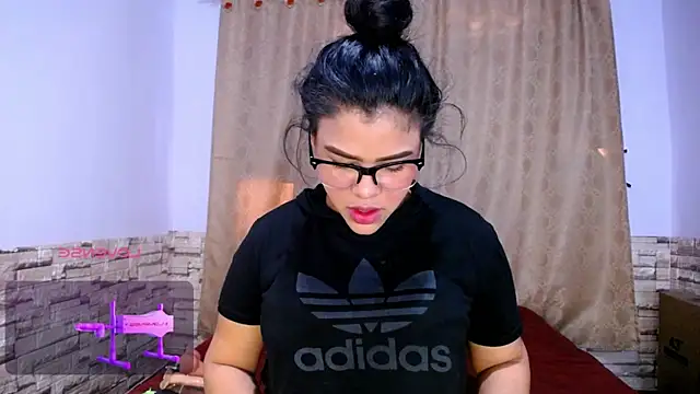 Snapshot of Bicky_24 chatting on November 5, 2025, 1:44 pm Bicky 24 online show from November 5, 2025, 1:44 pm