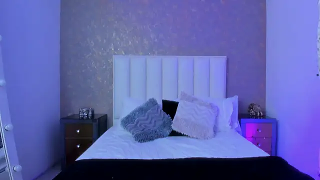 KaylieBrooks online show from December 3, 2025, 7:23 pm