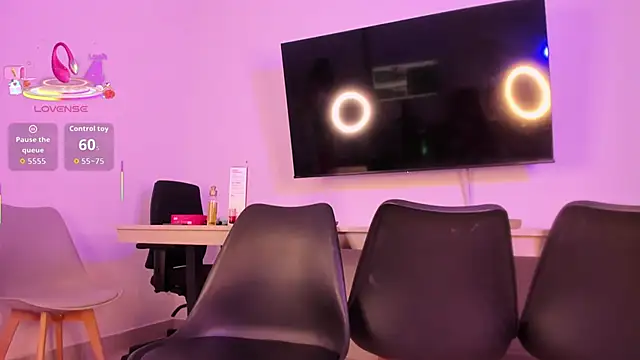 CannelaSmith online show from December 17, 2025, 7:42 pm