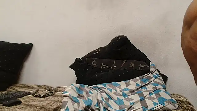 Snapshot of ROYALASS25 chatting on February 18, 2025, 8:59 am ROYALASS25 online show from February 18, 2025, 8:59 am