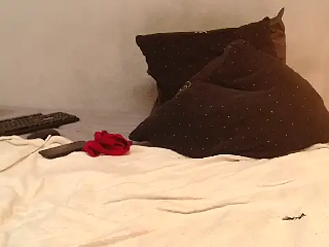 Snapshot of ROYALASS25 chatting on March 8, 2025, 6:43 am ROYALASS25 online show from March 8, 2025, 6:43 am