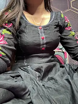 Sexylella143 online show from February 5, 2026, 4:17 am