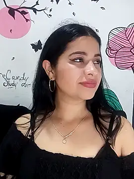 ValerieLove  online show from October 5, 2025, 7:23 pm