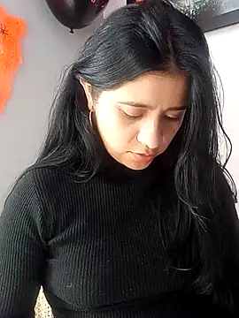 ValerieLove  online show from October 29, 2025, 7:37 pm