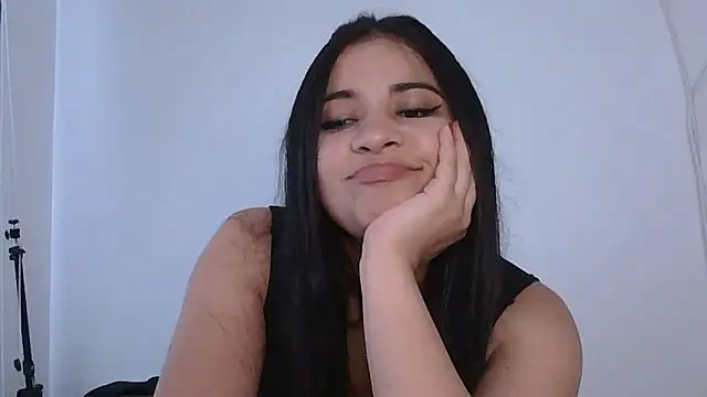 ValerieLove  online show from January 13, 2026, 9:42 pm