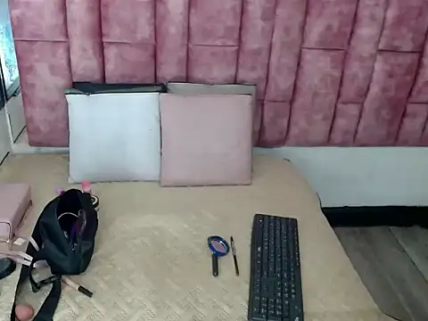 Penelopee Rouse online show from October 29, 2025, 12:51 pm