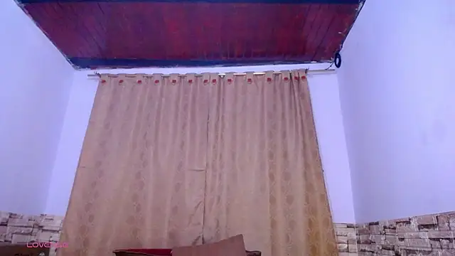 DaraKat18 online show from November 12, 2025, 10:09 pm