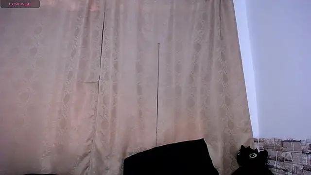 DaraKat18 online show from April 22, 2026, 10:11 pm