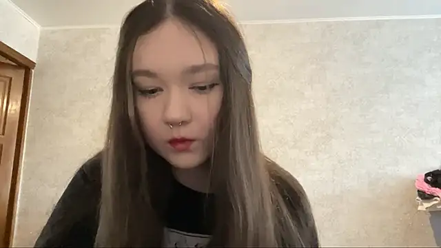 Pikmigirl18 online show from September 10, 2025, 1:33 pm