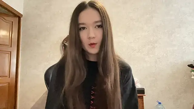 Pikmigirl18 online show from September 12, 2025, 1:11 pm