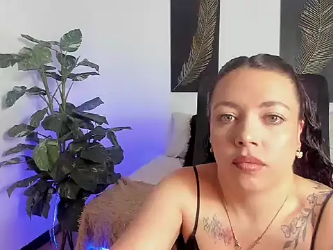 Snapshot of RubyStrong chatting on October 10, 2025, 1:54 pm RubyStrong online show from October 10, 2025, 1:54 pm