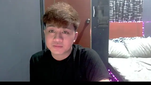 Snapshot of KentAivan chatting on February 4, 2026, 7:42 pm KentAivan online show from February 4, 2026, 7:42 pm