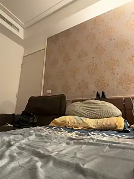 kaikai1335 online show from December 22, 2025, 2:58 pm