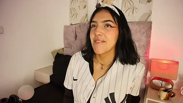 Dulce Bella  online show from February 24, 2026, 3:48 am