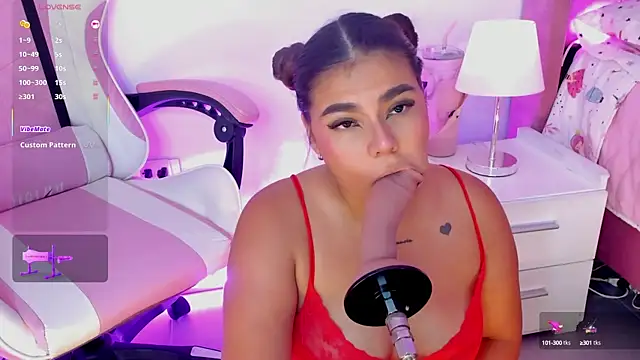 AliceThundeer online show from September 12, 2025, 4:23 am