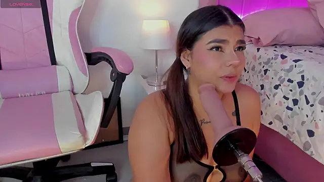 AliceThundeer online show from November 2, 2025, 4:15 am