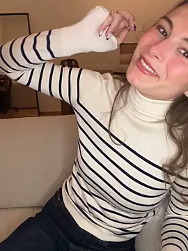 SophiiaStarr online show from November 16, 2025, 7:08 pm